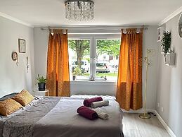 Apartment Sleeps 4 With Free Parking