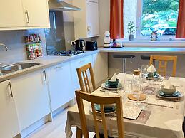 Apartment Sleeps 4 With Free Parking