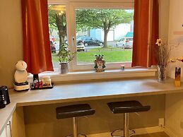 Apartment Sleeps 4 With Free Parking