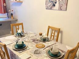 Apartment Sleeps 4 With Free Parking