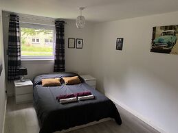 Apartment Sleeps 4 With Free Parking