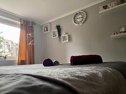 Apartment Sleeps 4 With Free Parking