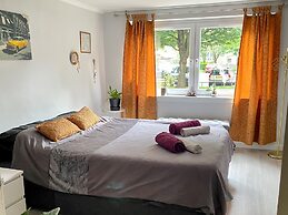 Apartment Sleeps 4 With Free Parking