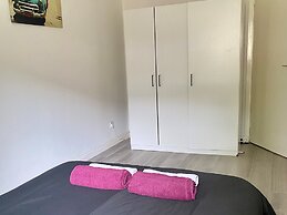 Apartment Sleeps 4 With Free Parking