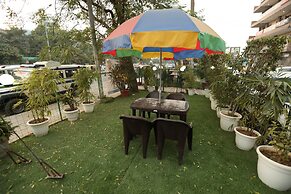 Hotel Starex Opp. Artemis Hospital