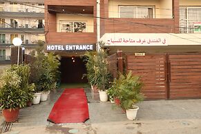Hotel Starex Opp. Artemis Hospital