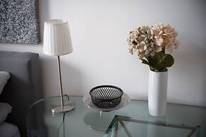 SUPERB 1 Bed Apt. Steps Away From Metro