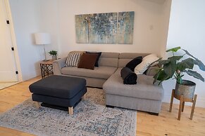 SUPERB 1 Bed Apt. Steps Away From Metro