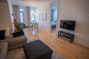SUPERB 1 Bed Apt. Steps Away From Metro