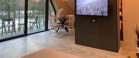 Pine Tree Holiday House