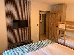 Pine Tree Holiday House