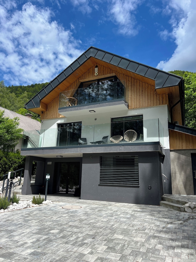 Pine Tree Holiday House