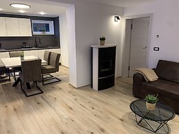 Pine Tree Holiday House