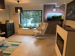 Pine Tree Holiday House