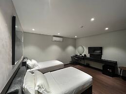 All In Hotel