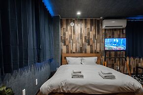 SILK COURT 202