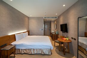 In Joy Hotel