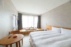 In Joy Hotel
