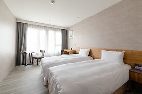 In Joy Hotel