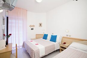 HOTEL COLA FRONTEMARE