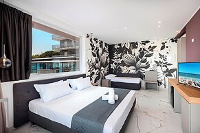 HOTEL COLA FRONTEMARE
