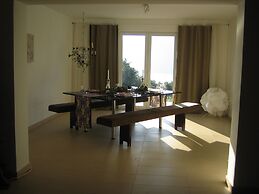 Remarkable 4-bed Villa in Denovici