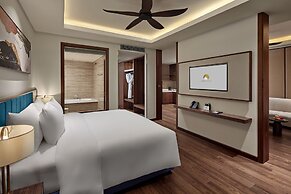 THE WATSON PREMIUM HALONG HOTEL