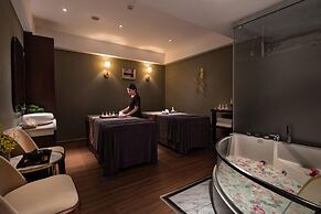 THE WATSON PREMIUM HALONG HOTEL