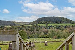 2 x Double Bed, Glamping Wagon in Dalby Forest