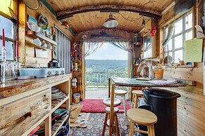 Glamping Wagon - 1 x Double Bed, 2 x Single Bed