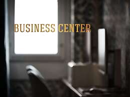 Hypernym Hotel & Suites