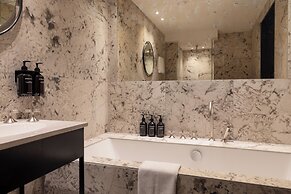 Hypernym Hotel & Suites