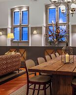 Hypernym Hotel & Suites