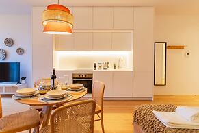 Almada 551 by LovelyStay
