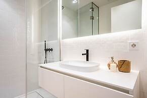 Almada 551 by LovelyStay