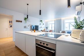 Almada 551 by LovelyStay