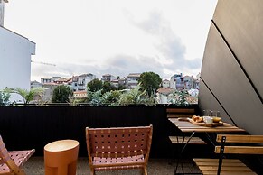 Almada 551 by LovelyStay
