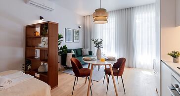 Almada 551 by LovelyStay