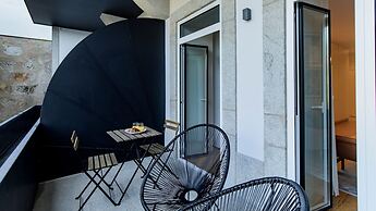 Almada 551 by LovelyStay
