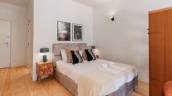 Almada 551 by LovelyStay