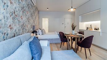 Almada 551 by LovelyStay