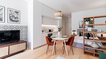 Almada 551 by LovelyStay