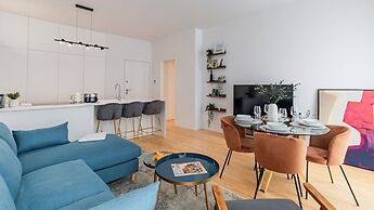 Almada 551 by LovelyStay