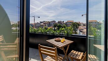 Almada 551 by LovelyStay