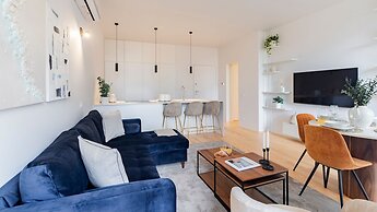 Almada 551 by LovelyStay