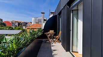 Almada 551 by LovelyStay