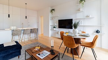 Almada 551 by LovelyStay