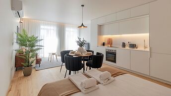 Almada 551 by LovelyStay