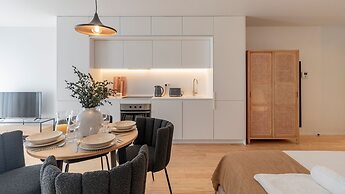 Almada 551 by LovelyStay