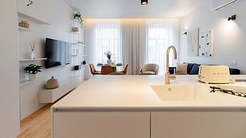 Almada 551 by LovelyStay